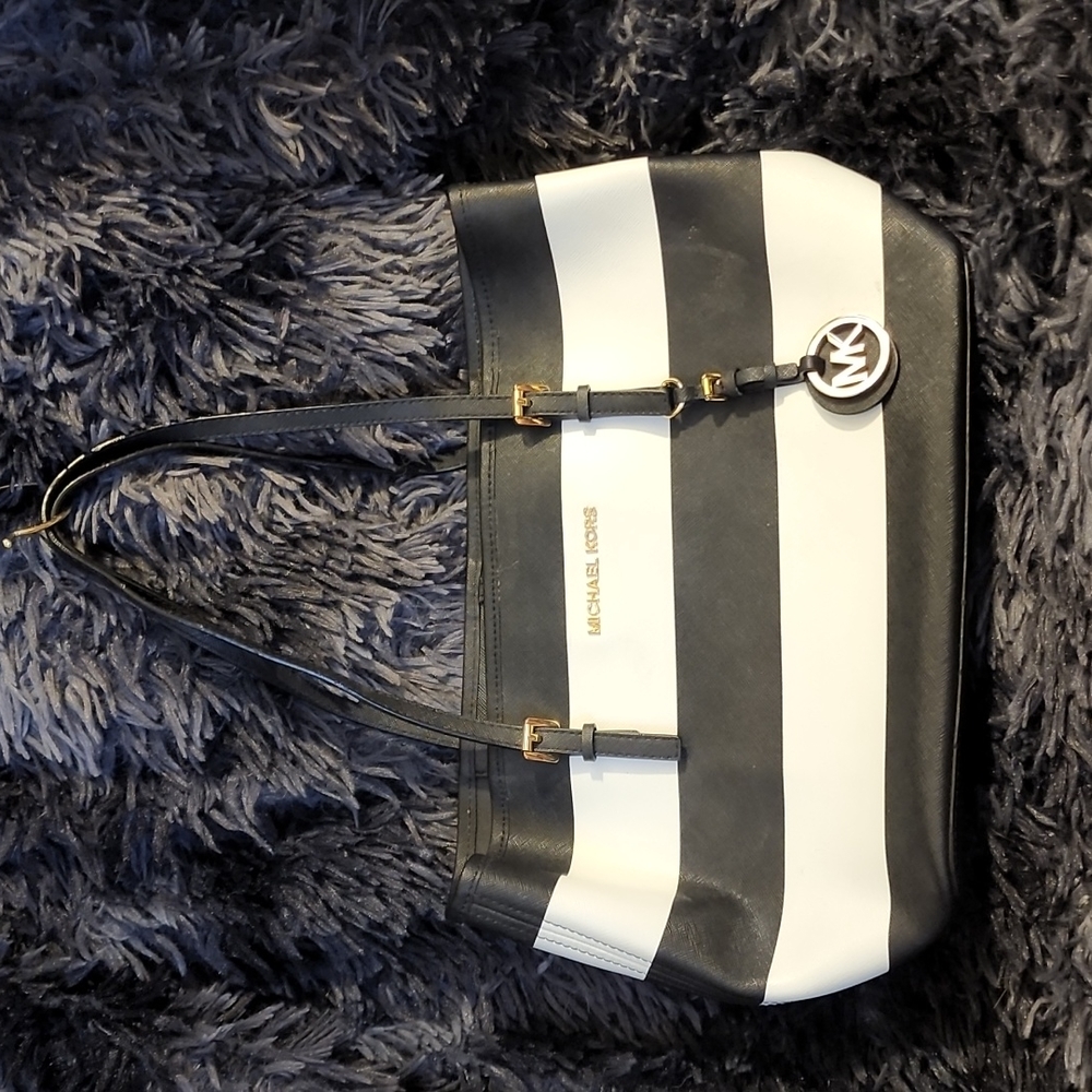 Micheal kors purse